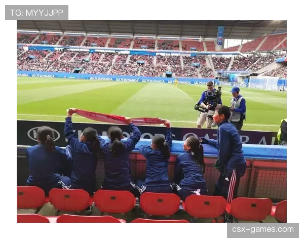 范巴斯滕重返足球舞台，执教前景备受期待